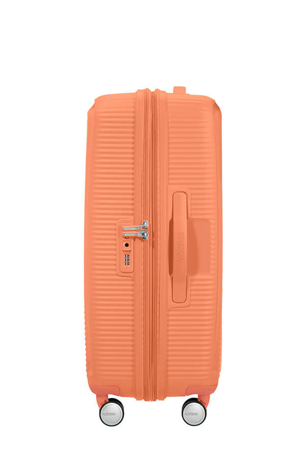 SoundBox Medium innsjekket | American Tourister Soundbox Spinner TSA Expandable 67cm  Cantaloupe