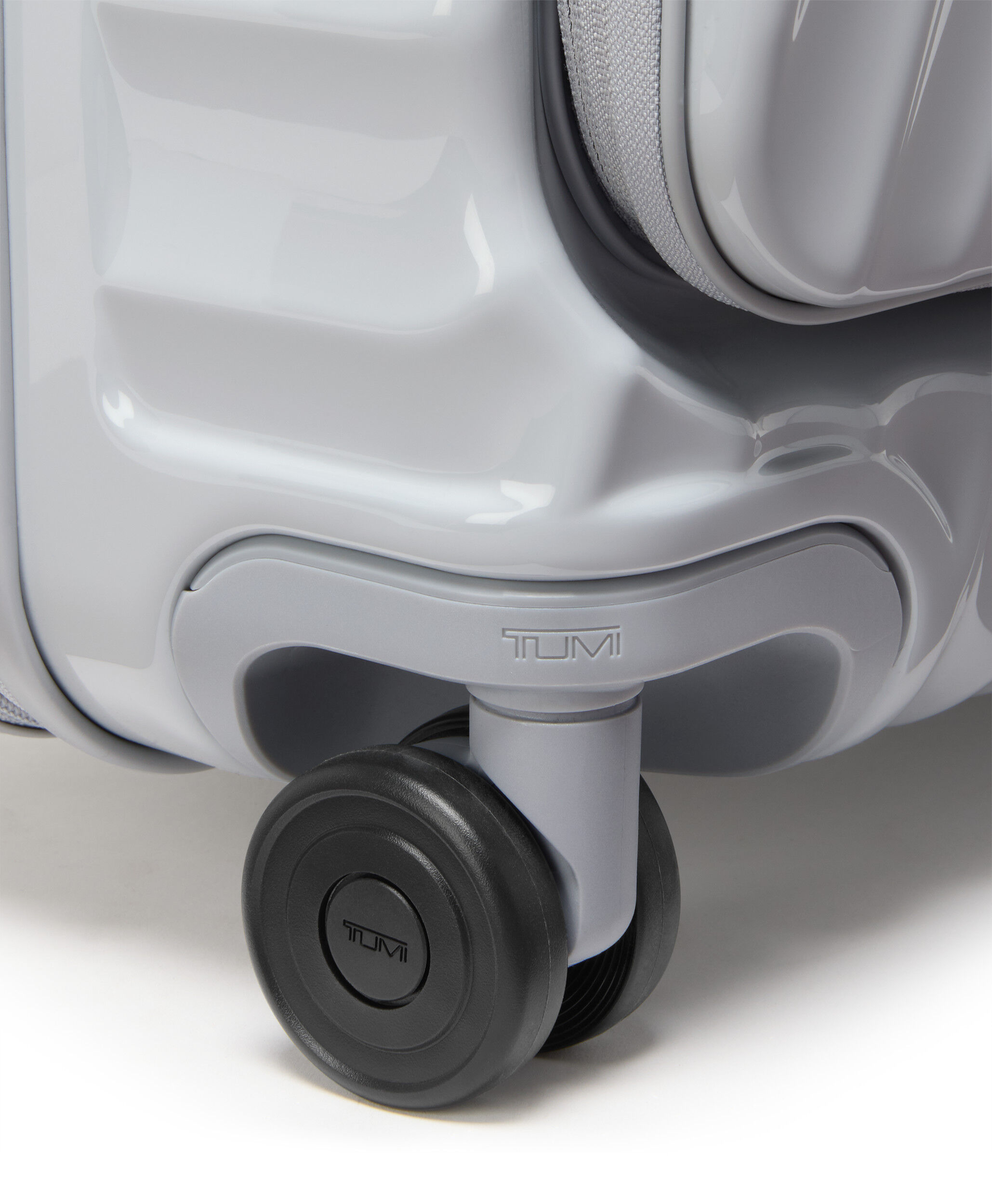 19 DEGREE FRONT ACCESS Utvidbar koffert med 4 hjul 66 cm