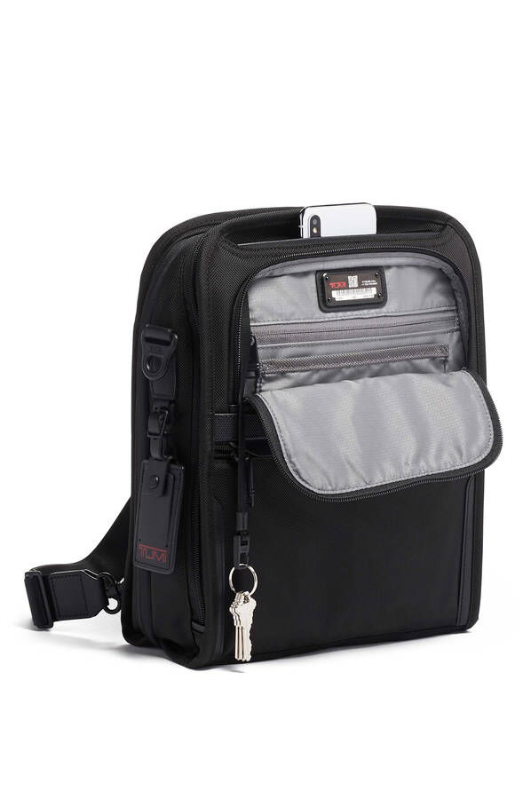 TUMI Alpha 2 MEDIUM TRAVEL TOTE  Black